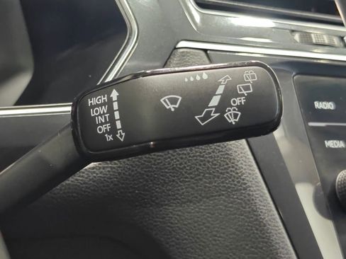 Used 2019 Volkswagen Tiguan SEL FWD image 47