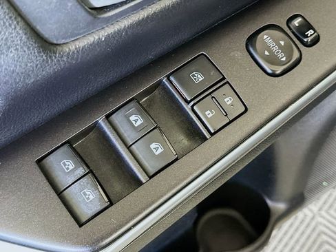 Used 2017 Toyota Camry XLE image 19