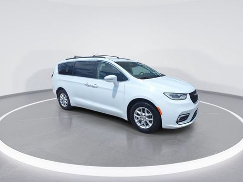 Used 2022 Chrysler Pacifica Touring-L FWD image 2