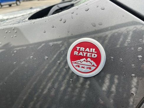 Used 2015 Jeep Cherokee Trailhawk AWD/4WD image 3