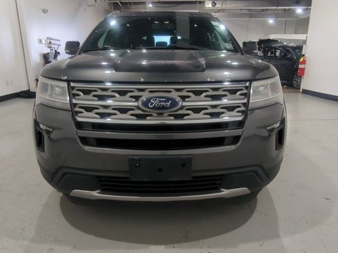 Used 2018 Ford Explorer XLT w/ Equipment Group 202A image 3