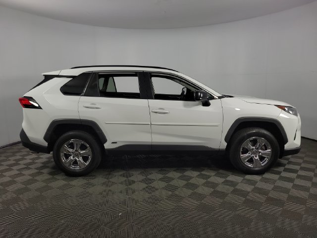 Used 2022 Toyota RAV4 LE AWD/4WD image 9