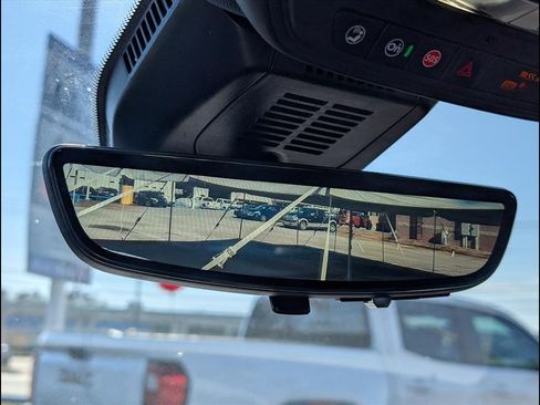 Used 2025 Chevrolet Equinox LT w/ Convenience Package II image 21