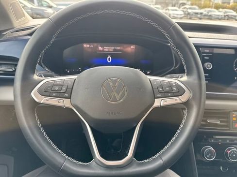 Certified 2023 Volkswagen Taos SE w/ Panoramic Sunroof Package image 18