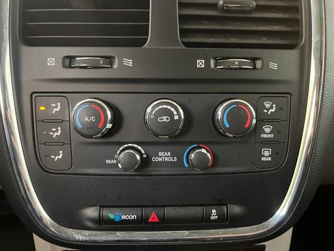 Used 2011 Dodge Grand Caravan Mainstreet image 15