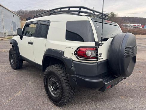 Used 2014 Toyota FJ Cruiser 4WD image 3
