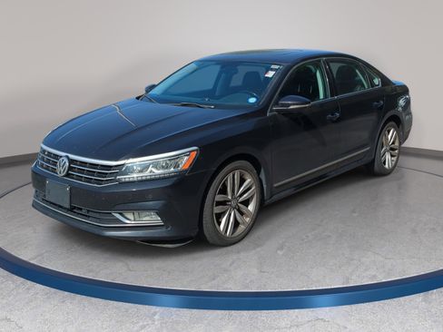 Used 2017 Volkswagen Passat 1.8T SE FWD image 1