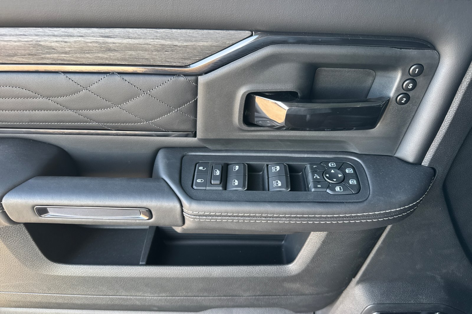New 2026 RAM 2500 Limited AWD/4WD image 10