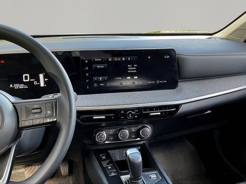 Used 2025 Nissan Kicks SV image 10