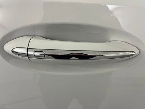 Used 2023 Buick Envision Essence image 48