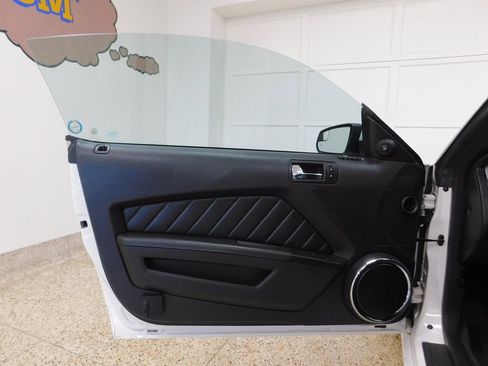 Used 2013 Ford Mustang GT Premium image 48