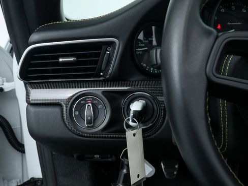 Used 2019 Porsche 911 Speedster image 33