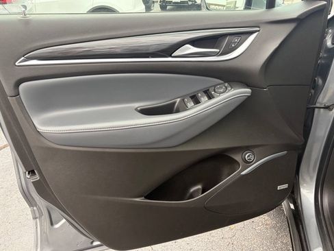 Used 2021 Buick Enclave Essence w/ Sound and Sites Package AWD/4WD image 15