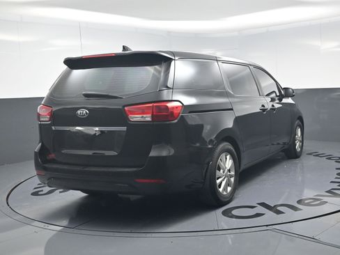 Used 2015 Kia Sedona L image 9