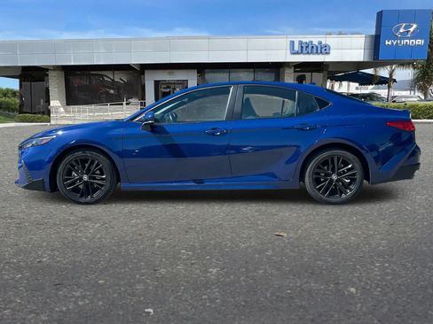Used 2025 Toyota Camry SE FWD image 6
