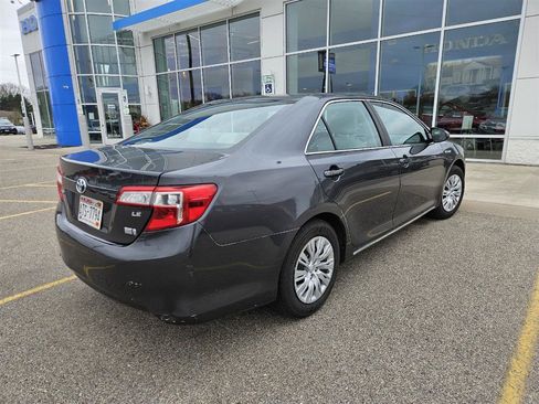 Used 2012 Toyota Camry LE image 19