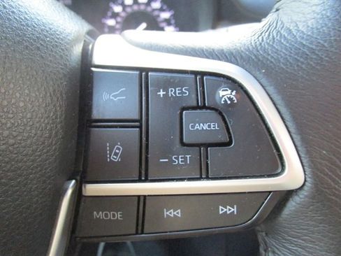 Used 2023 Toyota Sienna XLE image 25