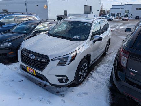 Used 2022 Subaru Forester Touring image 3