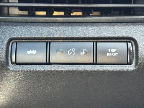 Used 2025 Nissan Altima 2.5 SV FWD image 8