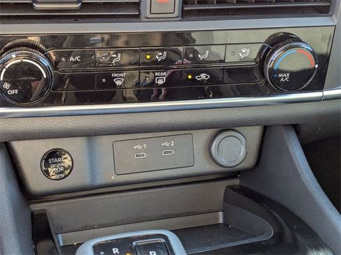 Used 2024 Nissan Rogue S image 25