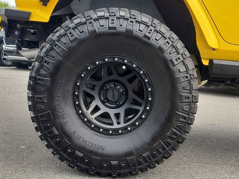 Used 2019 Jeep Wrangler Unlimited Sahara AWD/4WD image 6