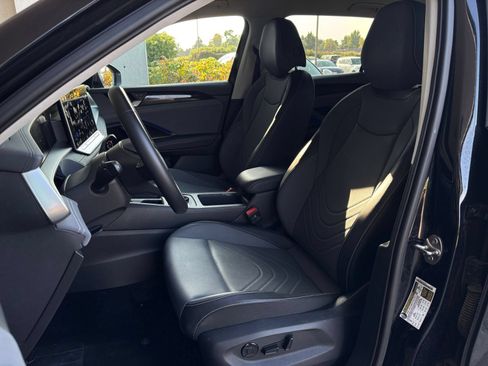 Used 2026 Volkswagen Tiguan SE AWD/4WD image 37