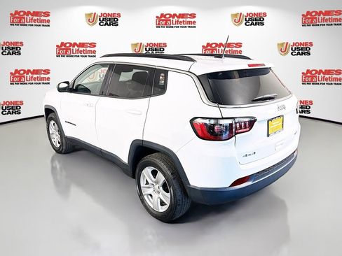 Used 2022 Jeep Compass Latitude w/ Sun and Sound Group AWD/4WD image 2