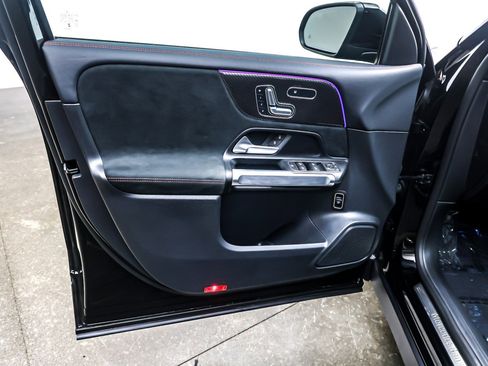 Used 2024 Mercedes-Benz GLB 250 image 21