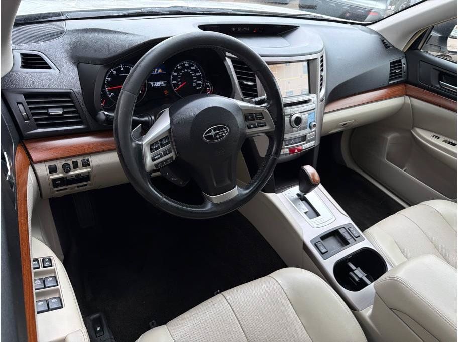 Used 2014 Subaru Outback 2.5i Limited AWD/4WD image 2