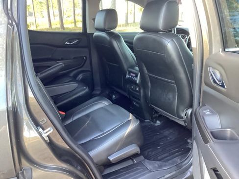 Used 2019 GMC Acadia SLT image 13