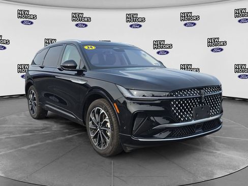 Used 2024 Lincoln Nautilus Reserve w/ Equipment Group 202A AWD/4WD image 5