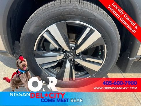 Used 2024 Nissan Rogue SL w/ SL Premium Package FWD image 9