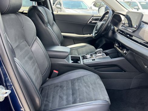Used 2024 Mitsubishi Outlander FWD image 16