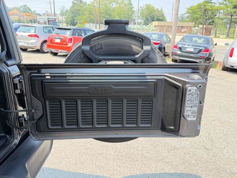 Used 2018 Jeep Wrangler Unlimited Sport S AWD/4WD image 35