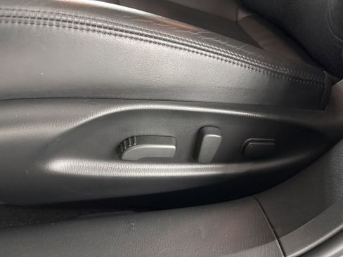 Used 2019 INFINITI Q70 Luxe image 14