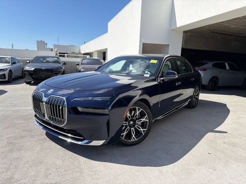 Certified 2024 BMW i7 eDrive50 w/ Executive Package RWD image 3