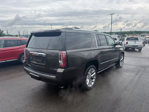 Used 2020 GMC Yukon XL Denali w/ Denali Ultimate Package AWD/4WD image 3