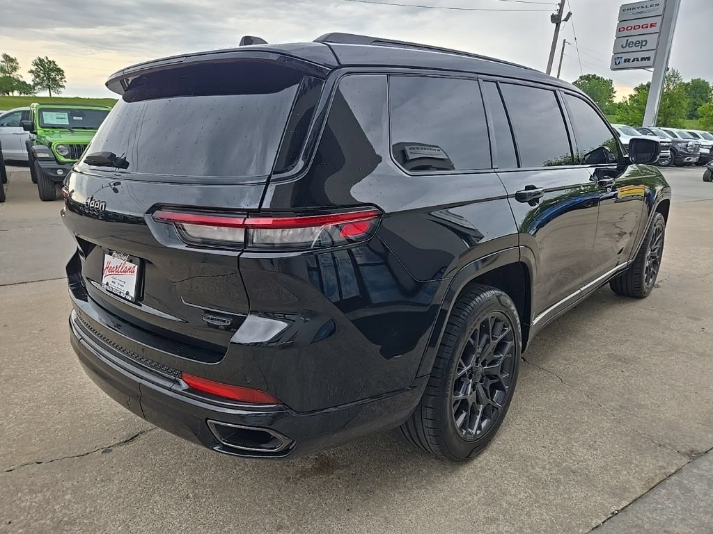 Used 2024 Jeep Grand Cherokee L Summit AWD/4WD image 15