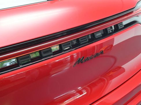 Certified 2024 Porsche Macan AWD/4WD image 28