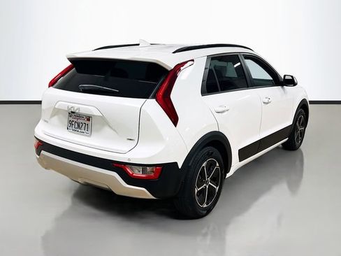 Certified 2023 Kia Niro EX image 7