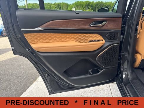 Used 2023 Jeep Grand Cherokee L Summit w/ Advanced Protech Group IV AWD/4WD image 41