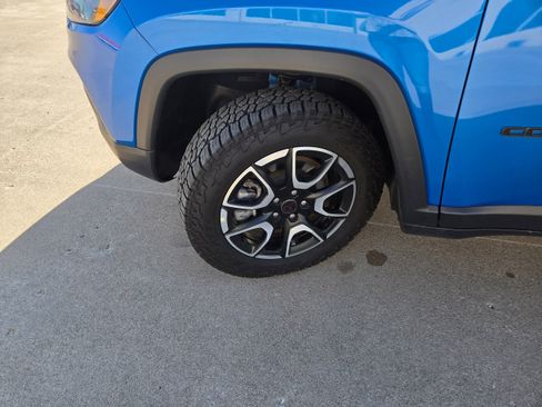 Used 2025 Jeep Compass Trailhawk w/ Trailhawk Elite Group AWD/4WD image 9