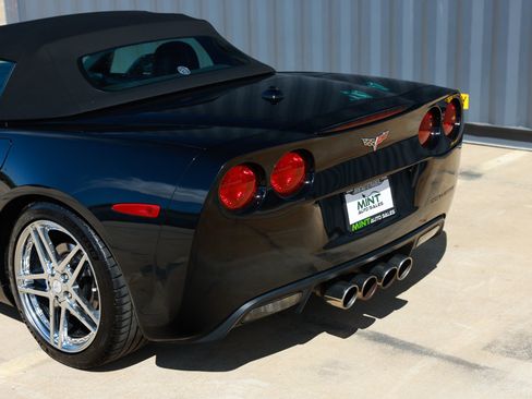 Used 2005 Chevrolet Corvette Convertible w/ Preferred Equipment Group RWD image 39