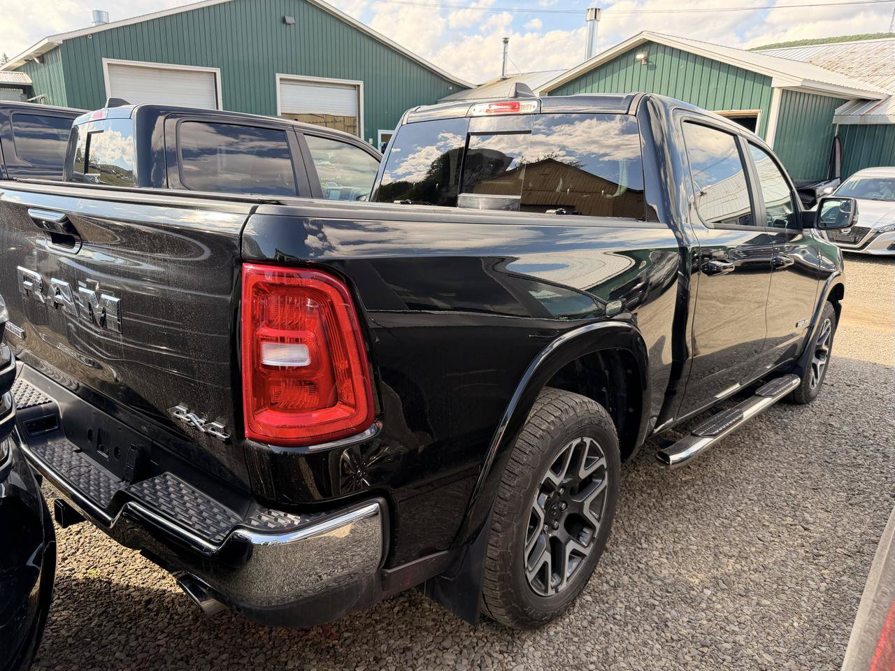 Used 2025 RAM 1500 Laramie AWD/4WD image 2