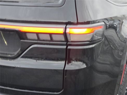 New 2026 Jeep Grand Wagoneer Limited image 11