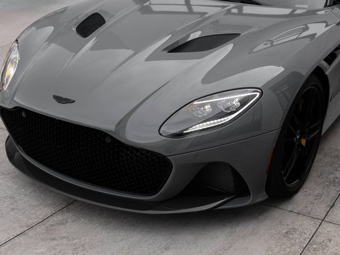 Used 2022 Aston Martin DBS Superleggera Volante image 17