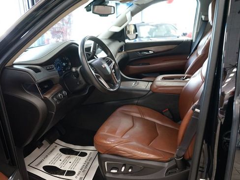 Used 2016 Cadillac Escalade Luxury AWD/4WD image 30