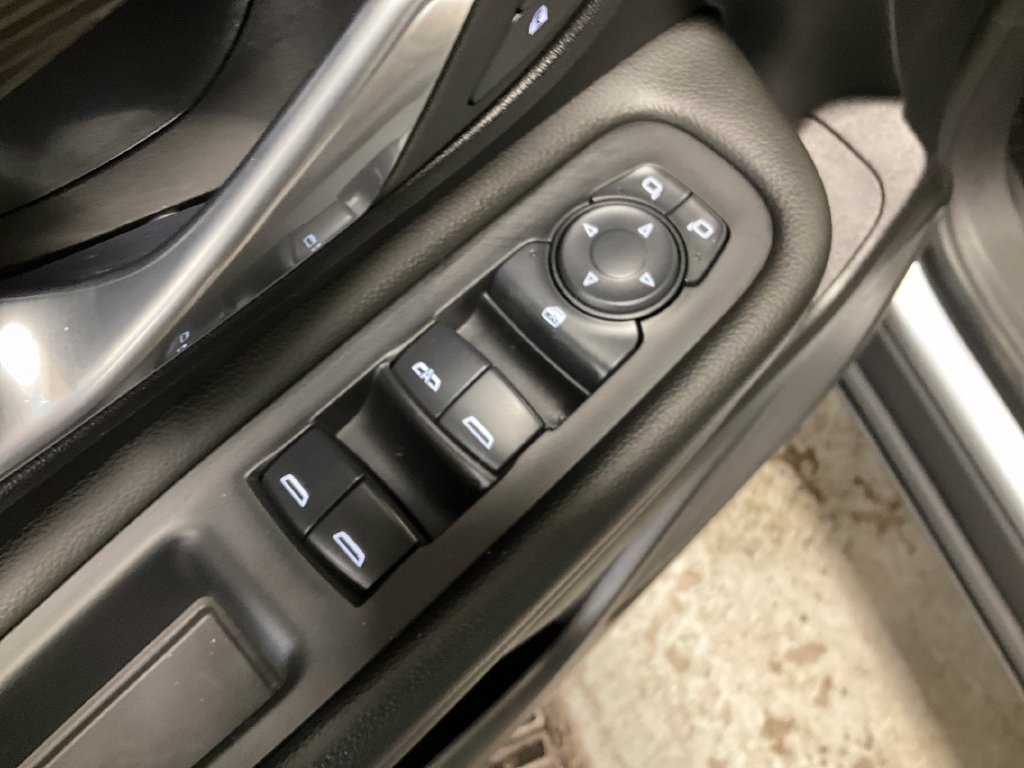 Used 2024 GMC Terrain SLE AWD/4WD image 15