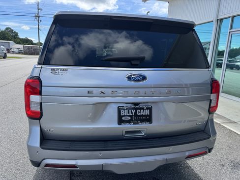 Used 2024 Ford Expedition Max XLT AWD/4WD image 3