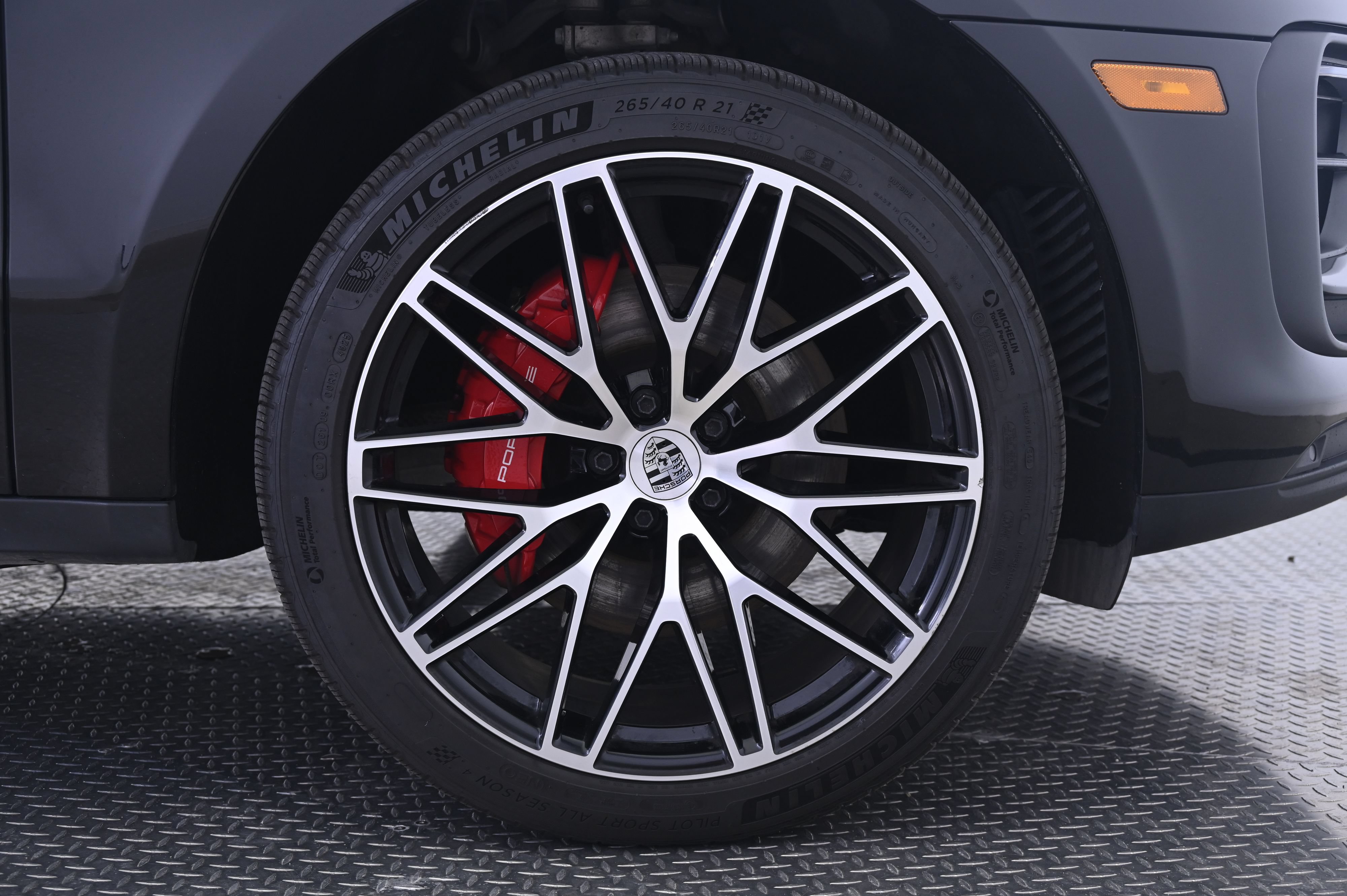 Certified 2023 Porsche Macan S AWD/4WD image 14